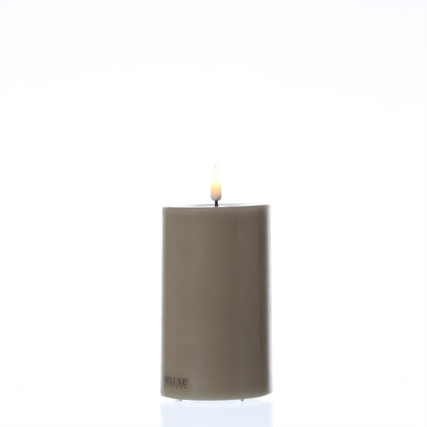 LED Stumpenkerze MIA - Echtwachs - realistische 3D Flamme - H: 12,5cm - D: 7,5cm - sand/taupe